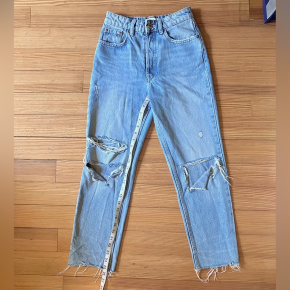 Zara Straight Leg High Rise Button Fly Ripped Ankle Jeans in Light Wash Sz 2 - Picture 5 of 8